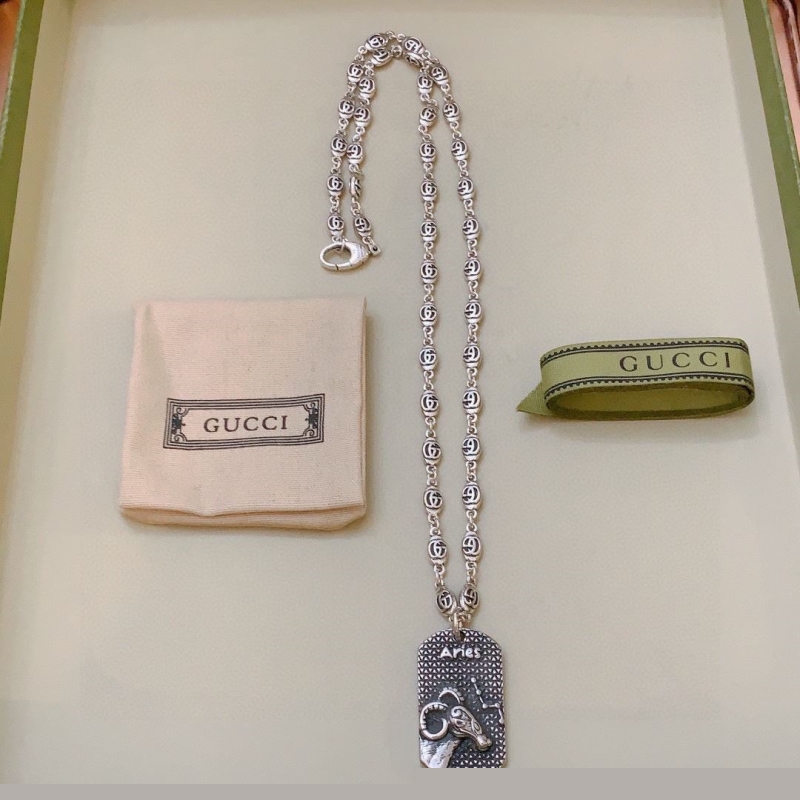 G*u*i necklaces